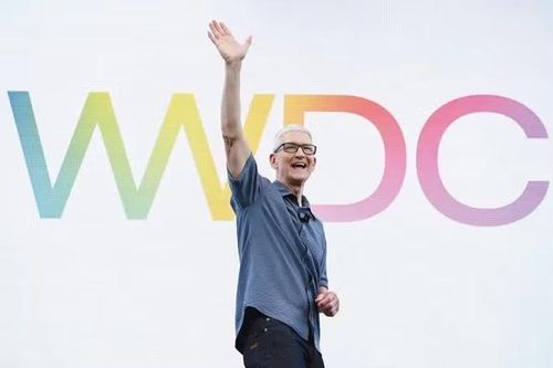 Sau hàng loạt công bố quan trọng liên quan đến iOS, macOS, Siri AI và chiến lược trí tuệ nhân tạo trong tương lai, Tim Cook lựa chọn kết thúc bài phát biểu bằng những chia sẻ mang tính cá nhân thay vì tập trung vào sản phẩm, tạo nên điểm nhấn đặc biệt cho WWDC năm nay.
