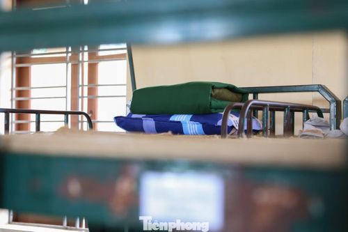  Không chỉ là một khóa học hè, Học kỳ trong quân đội được thiết kế như một môi trường rèn luyện toàn diện, nơi các em làm quen với kỷ luật quân đội, học cách tự lập và thích nghi với nếp sống tập thể. Các nội dung huấn luyện trải dài từ điều lệnh đội ngũ, võ thuật, tháo lắp súng đến kỹ năng sống, làm việc nhóm, phòng cháy chữa cháy và hoạt động thực tiễn… 