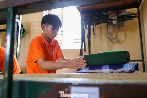 Là một trong những học viên nhỏ tuổi nhất của khóa học, em Tán Đỗ Thiên Kim (SN 2015, xã Bà Nà, TP. Đà Nẵng) không mất nhiều thời gian để làm quen và hòa nhập với môi trường quân đội kỷ luật, nghiêm túc.