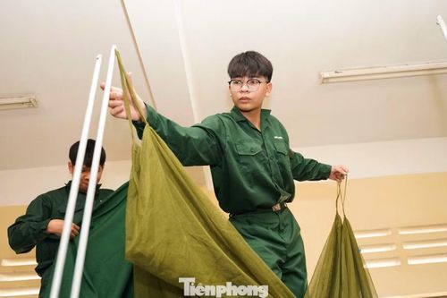  "Khóa học tích hợp nhiều chuyên đề giáo dục kỹ năng sống, kỹ năng mềm, các hoạt động trải nghiệm, tham quan học tập thực tế tại các địa chỉ đỏ trên địa bàn. Sau khóa học, chúng tôi mong muốn học sinh có những chuyển biến tích cực trong nhận thức và hành động, hình thành thói quen tốt để trở thành con ngoan trò giỏi, công dân có ích cho xã hội”, anh Thành nói 