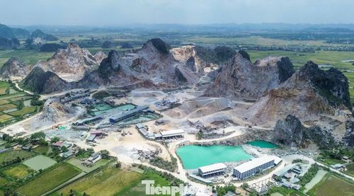 Toàn tỉnh Thanh Hóa hiện có khoảng 215 giấy phép khai thác đá còn hiệu lực, trong đó 182 mỏ đang hoạt động, thuộc nhóm địa phương có số lượng mỏ đá lớn nhất cả nước.