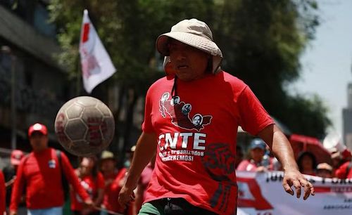 Người biểu tình sẽ tổ chức phản đối ở bên ngoài sân Azteca