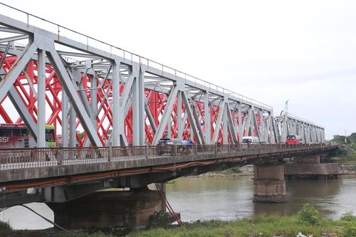 Cầu Đuống được xây dựng từ năm 1902, là một trong những công trình giao thông lâu đời nhất còn tồn tại tại Hà Nội.