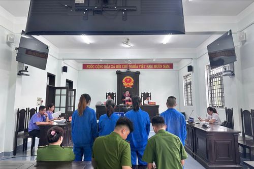 Toàn cảnh phiên tòa.