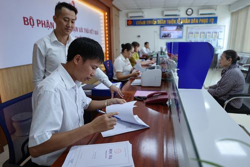 Cuộc cải cách lớn nhất là giúp mỗi cán bộ ở cơ sở có đủ quyền hạn, năng lực, nguồn lực và đủ công cụ để phục vụ nhân dân tốt hơn. Ảnh: Hoàng Hà
