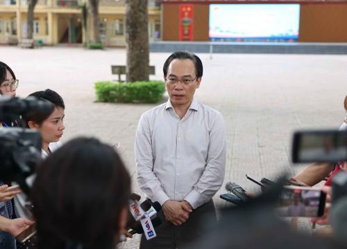 Bộ trưởng Hoàng Minh Sơn trả lời phỏng vấn báo chí. (Ảnh: Thanh Tùng/TTXVN)