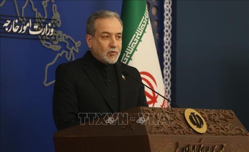 Ngoại trưởng Iran Abbas Araghchi trong cuộc họp báo tại Tehran, ngày 16/3/2026. Ảnh: THX/TTXVN