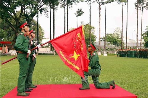 Nghi lễ tuyên thệ dưới cờ Quyết chiến quyết thắng của chiến sĩ mới.