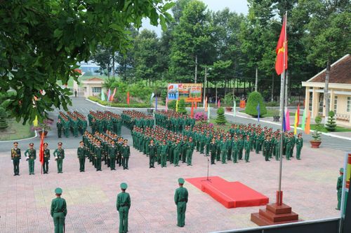 Chiến sĩ mới Trung đoàn 6 tham dự Lễ tuyên thệ.