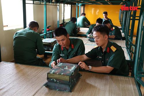 Trung đoàn Gia Định huấn luyện chiến sĩ mới.