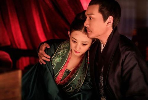 Minh Lan Truyện nhiều năm qua vẫn được xem là tác phẩm tiêu biểu của dòng phim gia đấu. Không cần những tình tiết quá kịch tính, bộ phim chinh phục người xem bằng câu chuyện đời thường, sự trưởng thành của nữ chính và những mối quan hệ gia đình được xây dựng tinh tế. Các chi tiết về lễ nghi, phục sức và sinh hoạt cũng được tái hiện công phu, tạo cảm giác chân thực.