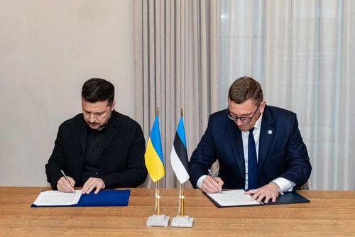Ukraine và Latvia đã ký thỏa thuận hợp tác trong lĩnh vực máy bay không người lái, hướng tới tăng cường trao đổi công nghệ và phát triển sản xuất chung các hệ thống UAV, tên lửa và tác chiến điện tử. Ảnh: TVP