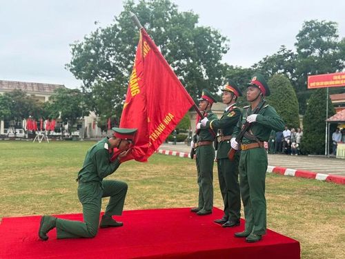 Chiến sĩ mới tuyên thệ.