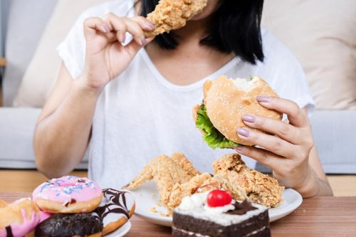 Thực phẩm siêu chế biến cũng giống như thuốc lá, được thiết kế nhằm thúc đẩy hành vi tiêu thụ lặp lại và gây nghiện.
