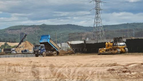 Thi công Dự án nút giao quốc lộ 14B với cao tốc Đà Nẵng - Quảng Ngãi. Ảnh: THÀNH LÂN