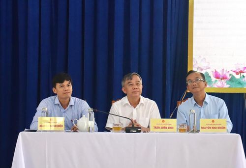 Tổ đại biểu số 8 HĐND thành phố tiếp xúc cử tri phường Điện Bàn. Ảnh: QUỐC TUẤN