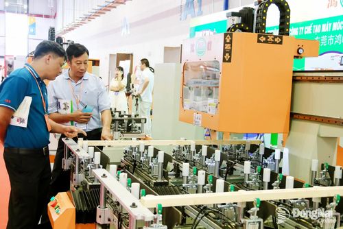 Một doanh nghiệp ở Đồng Nai tham quan Triển lãm quốc tế về máy móc và công nghệ sản xuất được tổ chức ở Thành phố Hồ Chí Minh năm 2025. Ảnh minh họa