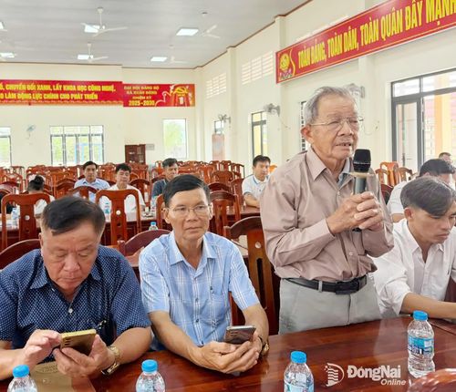 Cử tri xã Xuân Đông phản ánh các vấn đề dân sinh trên địa bàn. Ảnh: Thúy Hằng