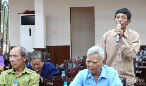 Cử tri phường Lộc Ninh có nhiều kiến nghị gửi đến đại biểu HĐND thành phố Đồng Nai và phường Lộc Ninh. Ảnh: Văn Hùng