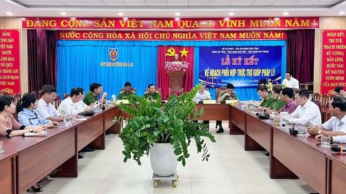 Quang cảnh lễ ký kết. Ảnh: N.L