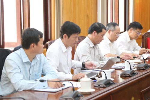 Đại diện các sở, ngành tham dự phiên họp