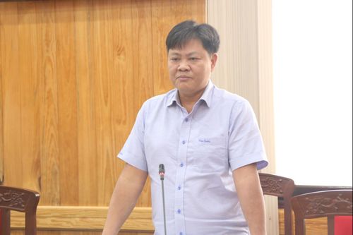 Đại diện Sở Nông nghiệp và Môi trường báo cáo tiến độ tháo gỡ các khó khăn, vướng mắc các dự án