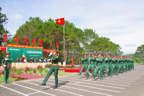 Nghi thức duyệt đội ngũ tại lễ tuyên thệ