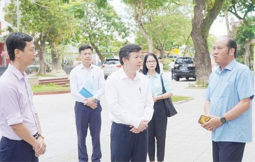 Phó Chủ tịch UBND thành phố Nguyễn Văn Mạnh kiểm tra công tác chuẩn bị Kỳ thi tốt nghiệp THPT năm 2026