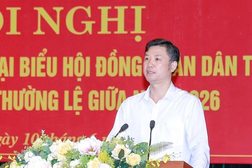 Giám đốc Sở Văn hóa, Thể thao và Du lịch Lê Văn Trung thông tin tới cử tri dự kiến nội dung, chương trình kỳ họp thường lệ giữa năm 2026 của HĐND tỉnh. Ảnh: Lê Hợi