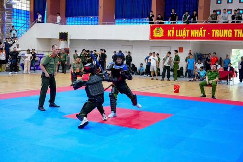 Môn "Đối kháng võ gậy" lần đầu tiên được đưa vào thi đấu tại hội thao.