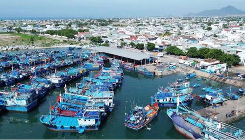 Tôn trọng cộng đồng địa phương, giảm rác thải nhựa và giữ được bản sắc văn hóa biển.. Ảnh TTXVN