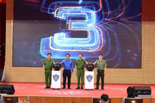 Ban Tổ chức đã ra mắt công trình thanh niên chuyển đổi số “Sổ tay công dân thực hiện nghĩa vụ tham gia CAND”.
