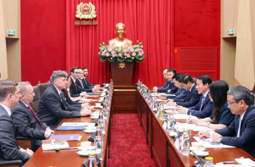 Quang cảnh buổi làm việc.
