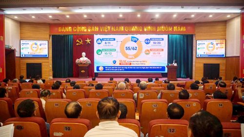 Đại biểu nghe lãnh đạo phường triển khai phương án sắp xếp. Ảnh: B.Duy