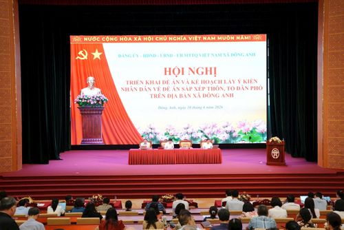 Hội nghị triển khai đề án và kế hoạch lấy ý kiến nhân dân về sắp xếp thôn, tổ dân phố trên địa bàn xã Đông Anh. Ảnh: MK