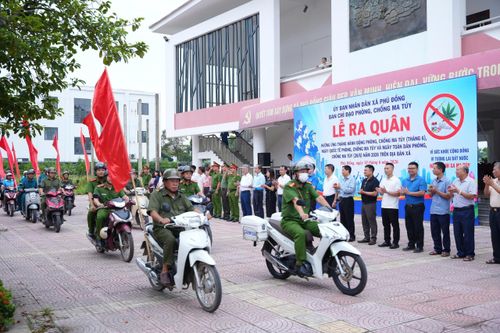 Lễ ra quân tạo hiệu ứng lan tỏa trên địa bàn, tuyên truyền và huy động toàn dân tham gia phòng, chống ma túy. Ảnh: N.Sơn