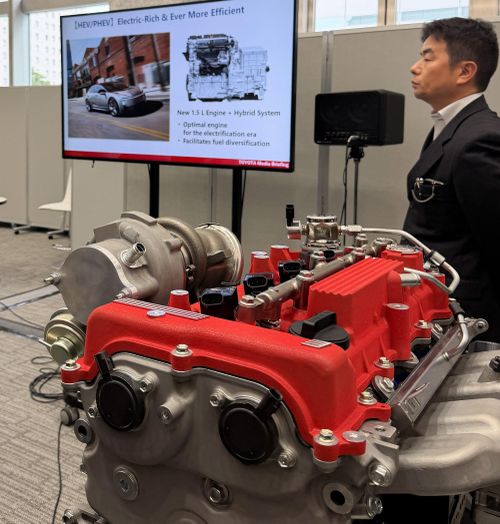 Động cơ đốt trong thế hệ mới từng được Toyota trưng bày năm 2025. Ảnh: Hoàng Linh