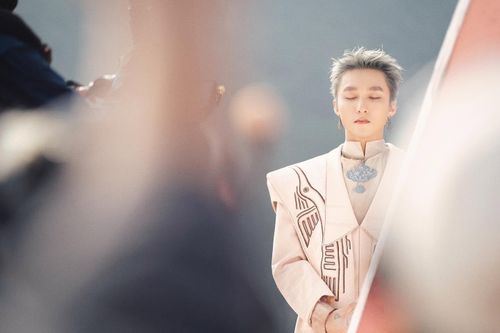 Những ngày qua, MV Come My Way của Sơn Tùng vướng tranh cãi. Ảnh: FBNV.