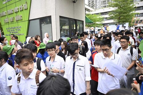 Kết thúc môn thi đầu tiên