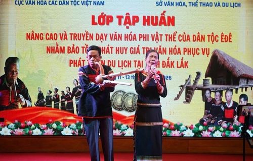 Tiết mục đặc sắc do các nghệ nhân trình diễn tại lớp tập huấn