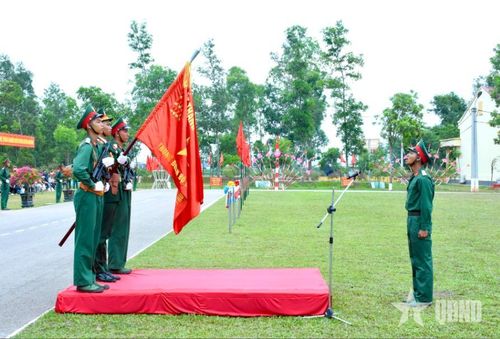 Chiến sĩ mới Trung đoàn 101, Sư đoàn 325 (Quân đoàn 12) tuyên thệ. Ảnh: QUANG DUY 