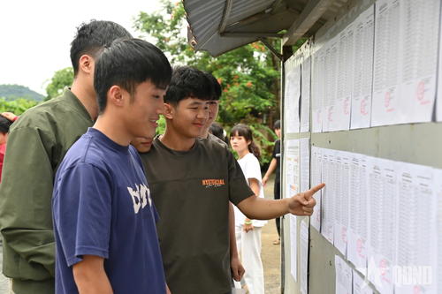 Thí sinh tại điểm thi Trường THPT Phong Thổ tra cứu danh sách phòng thi, số báo danh trước kỳ thi tốt nghiệp THPT năm 2026.