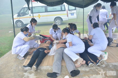 Diễn tập sơ cứu người bị thương.