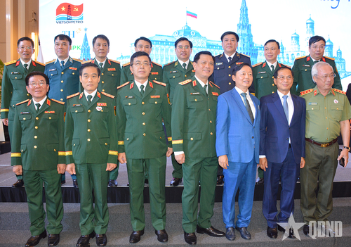 Các đại biểu chụp ảnh chung.