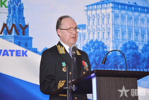  Đại sứ Gennady Stepanovich Bezdetko phát biểu tại buổi lễ. 