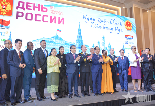 Các đại biểu chụp ảnh chung.