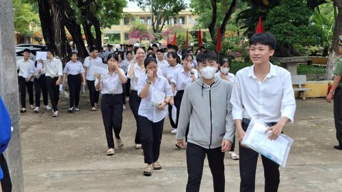 Không khí mát mẻ, tạo điều kiện thuận lợi cho các thí sinh. Ảnh: NGUYỄN TRANG