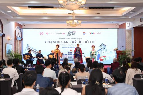  Các nghệ sĩ biểu diễn, quảng bá văn hóa, du lịch 