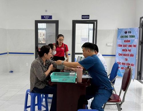 Trong đợt này, 300 người dân Côn Đảo được tầm soát ung thư.