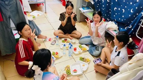 Thí sinh sẵn sàng bước vào ngày thi đầu tiên với tâm lý phấn khởi, tự tin.